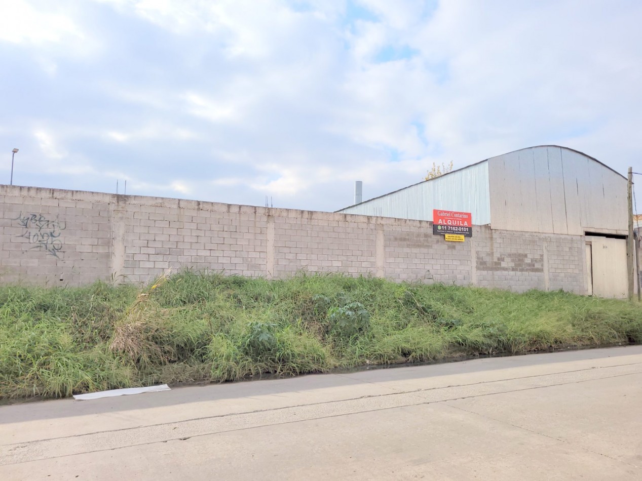 Deposito 235 M2 con Playa de estacionamiento 470 M2 - V. Alsina