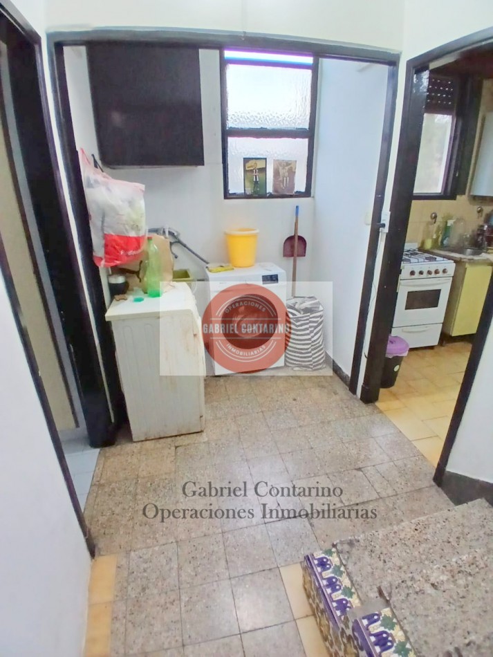 Departamento 3 Amb. En Barrio M. Moreno - Estacionamiento Y Balcon.