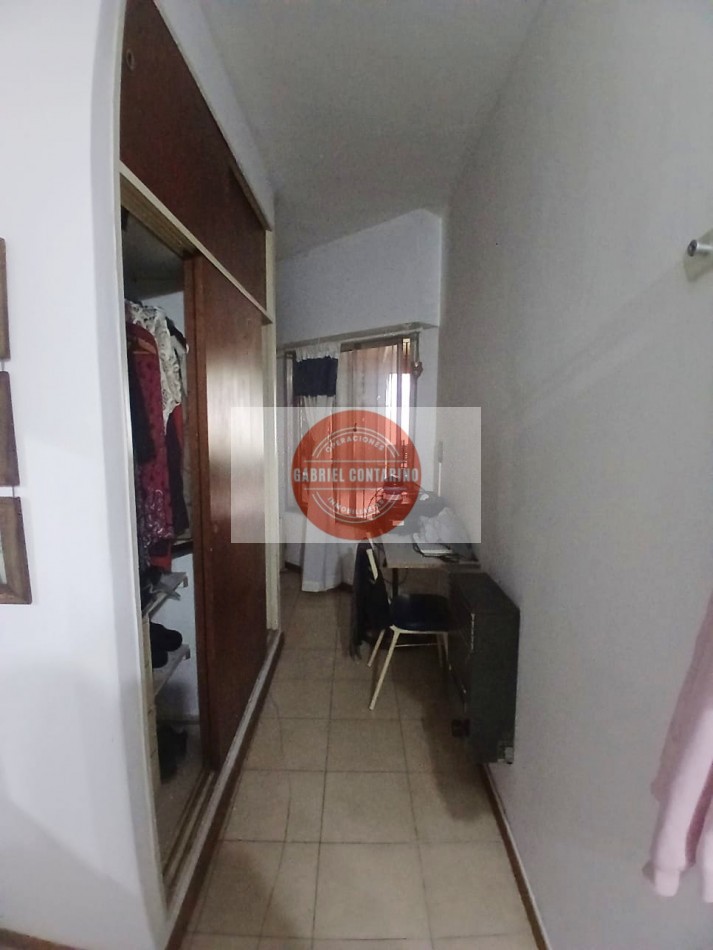 VENTA - DEPARTAMENTO TIPO CASA DE 3 AMBIENTES CON AMPLIO PATIO Y QUINCHO EN BERNAL