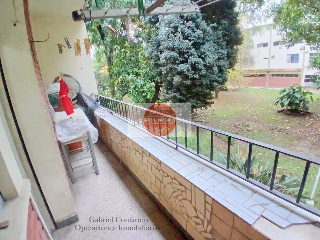 Departamento 3 Amb. En Barrio M. Moreno - Estacionamiento Y Balcon.