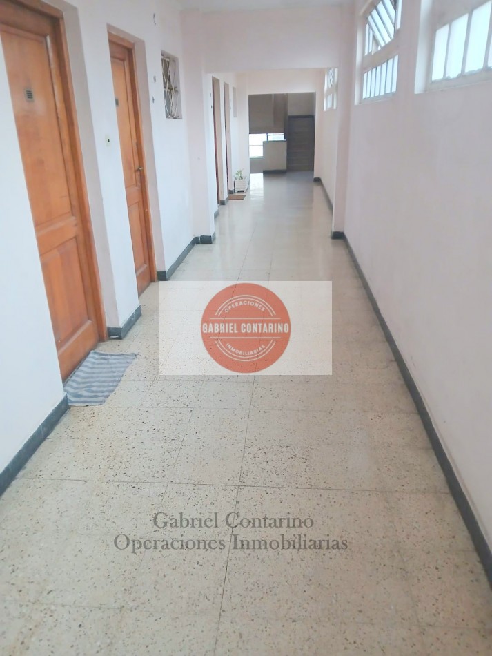 Departamento 3 Amb. En Barrio M. Moreno - Estacionamiento Y Balcon.