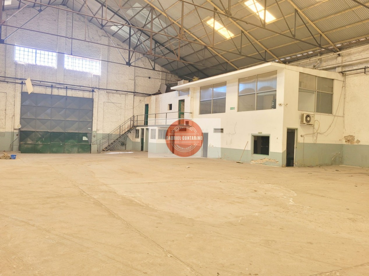 DEPOSITO SALIDA A 2 CALLES - 1600 M2 - ZONA INDUSTRIAL