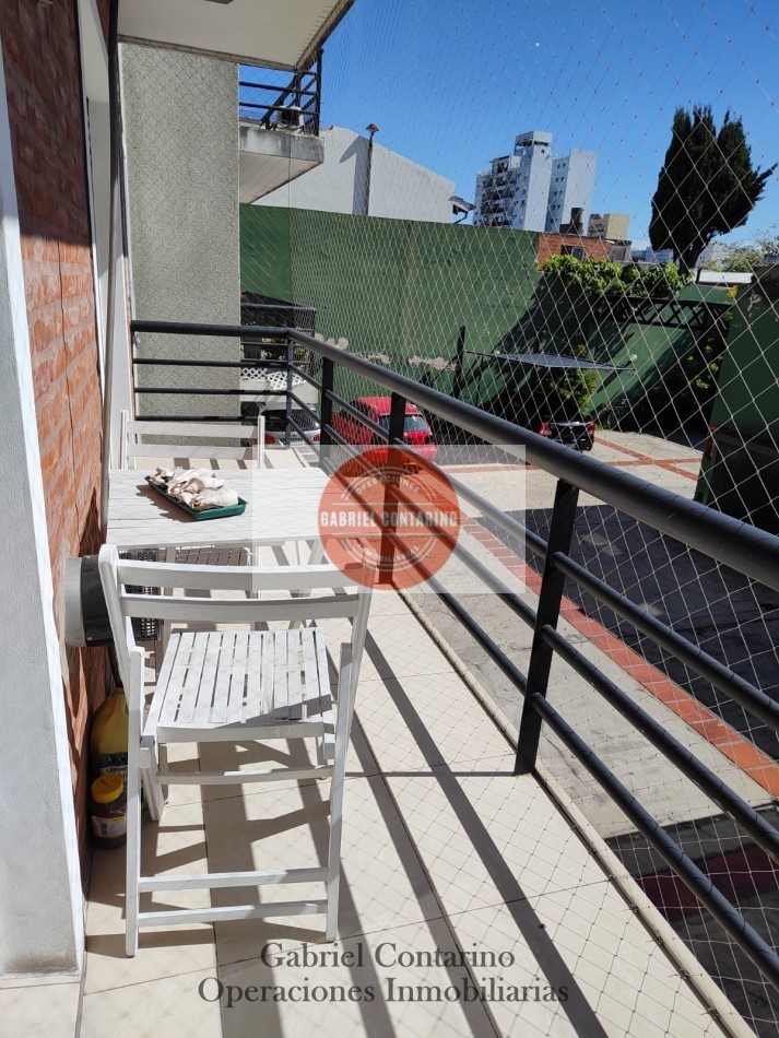 Departamento 3 Amb. Con Balcon Y Cochera - Muy Buen Estado