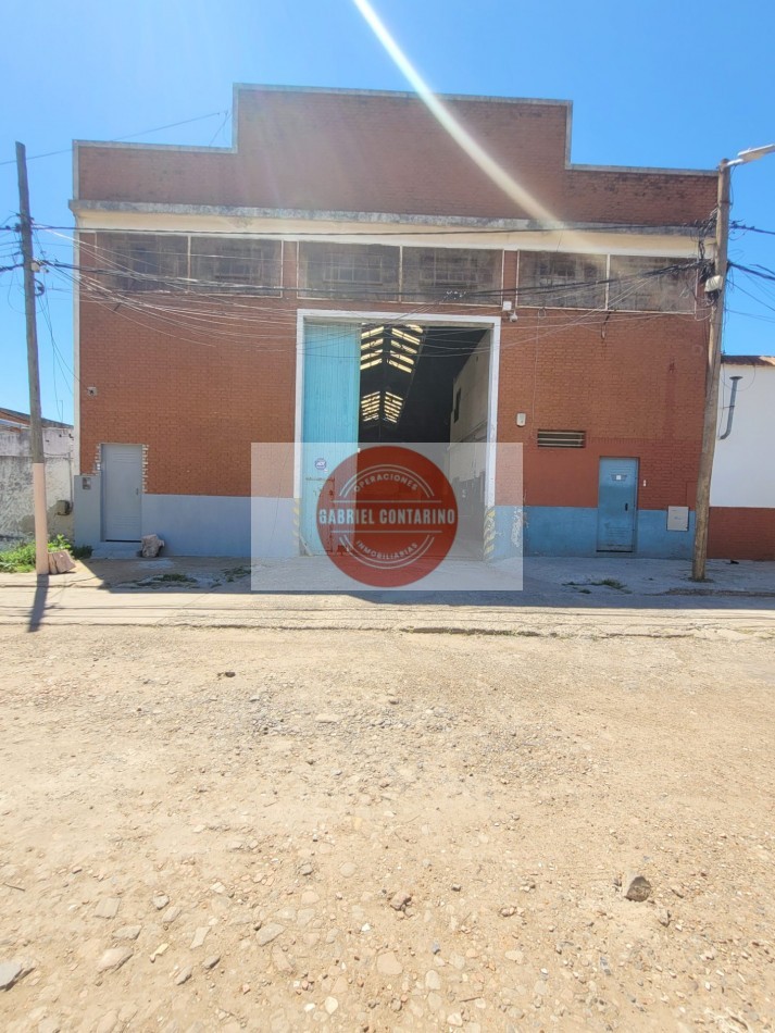 DEPOSITO SALIDA A 2 CALLES - 1600 M2 - ZONA INDUSTRIAL
