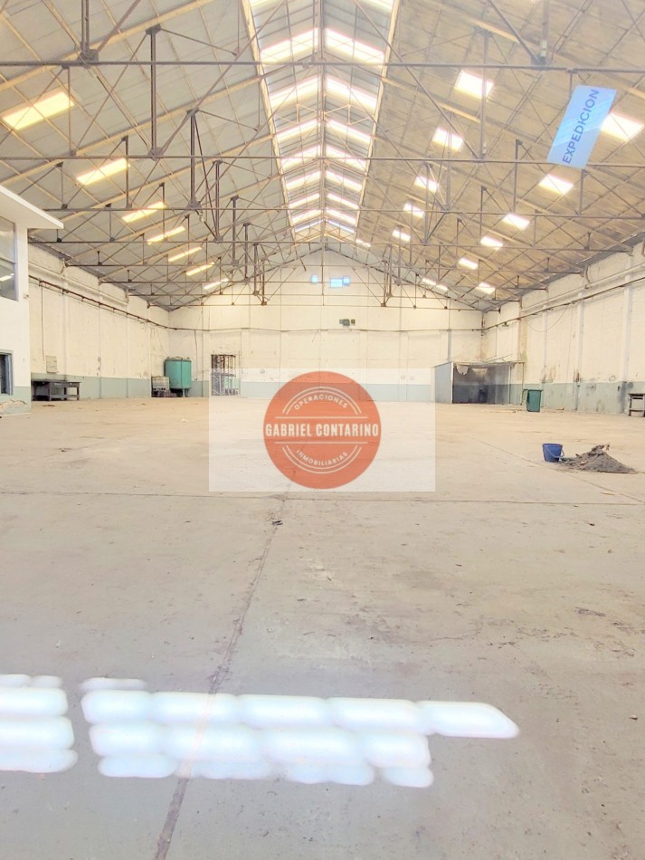 DEPOSITO SALIDA A 2 CALLES - 1600 M2 - ZONA INDUSTRIAL