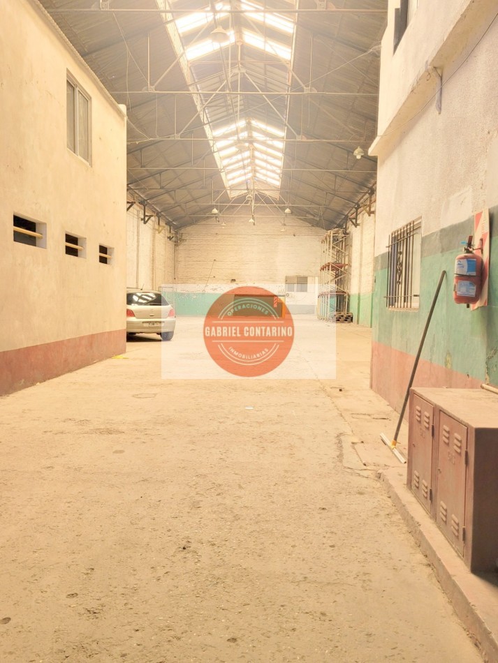 DEPOSITO SALIDA A 2 CALLES - 1600 M2 - ZONA INDUSTRIAL