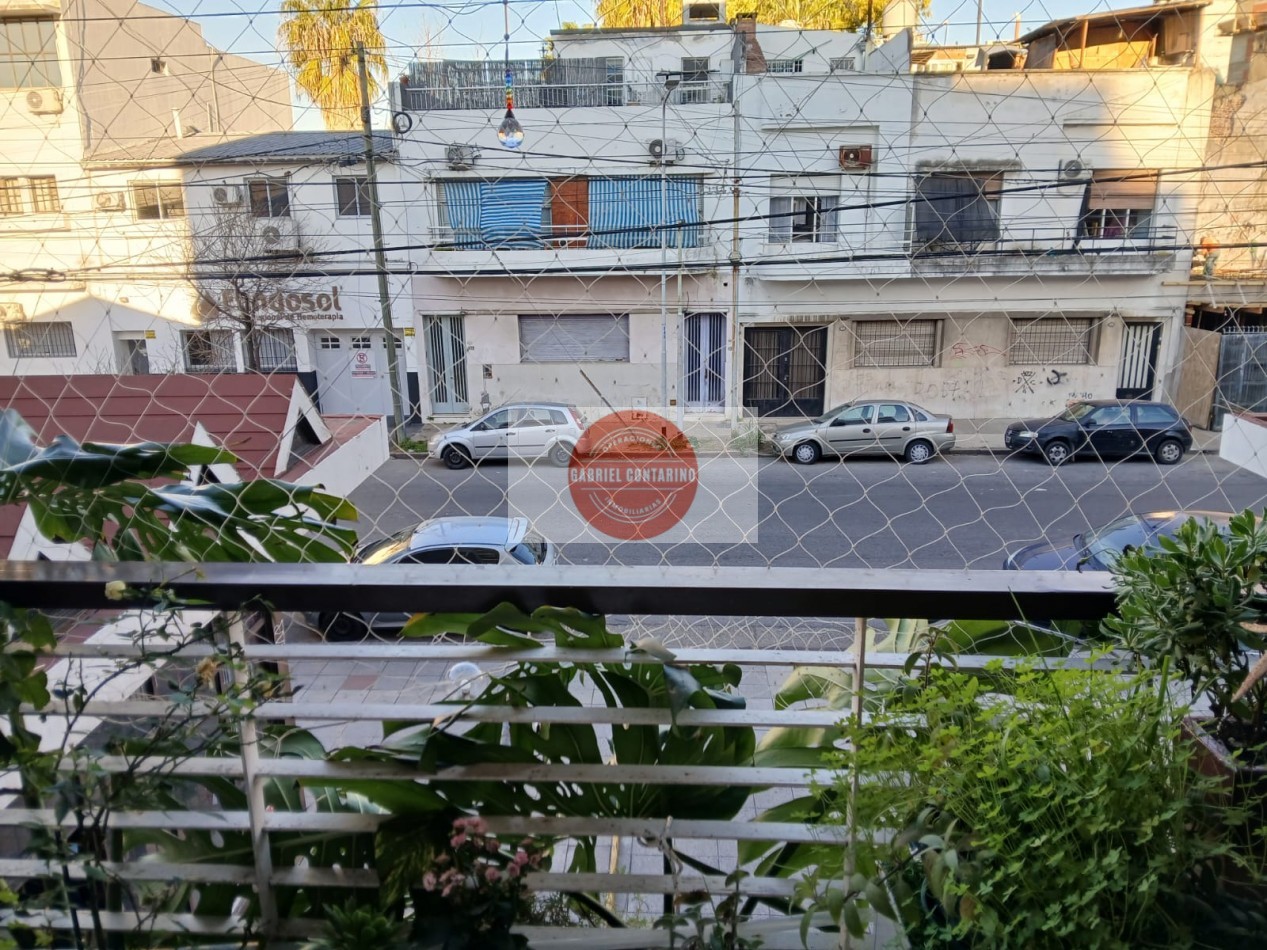 Excelente Depto. 3 amb con balcon - Al frente.