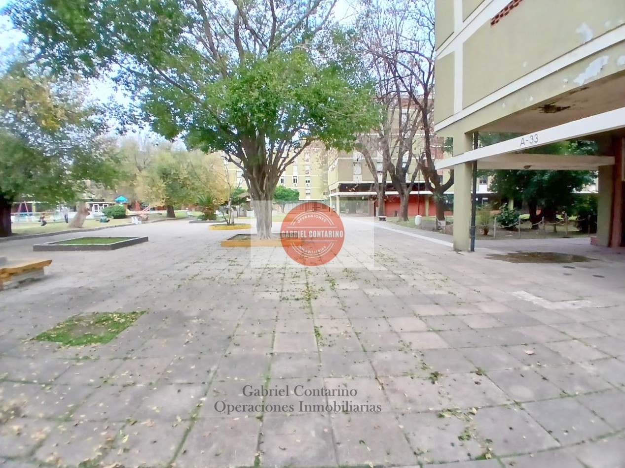 Departamento 3 Amb. En Barrio M. Moreno - Estacionamiento Y Balcon.