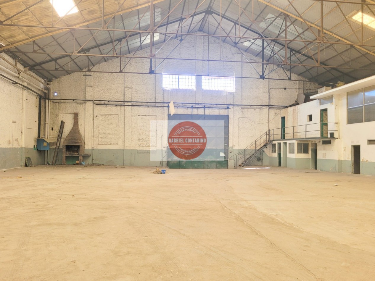 DEPOSITO SALIDA A 2 CALLES - 1600 M2 - ZONA INDUSTRIAL