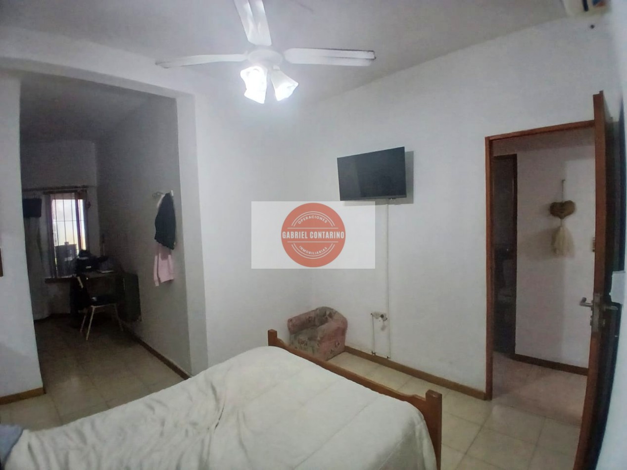 VENTA - DEPARTAMENTO TIPO CASA DE 3 AMBIENTES CON AMPLIO PATIO Y QUINCHO EN BERNAL