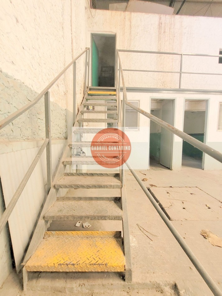 DEPOSITO SALIDA A 2 CALLES - 1600 M2 - ZONA INDUSTRIAL